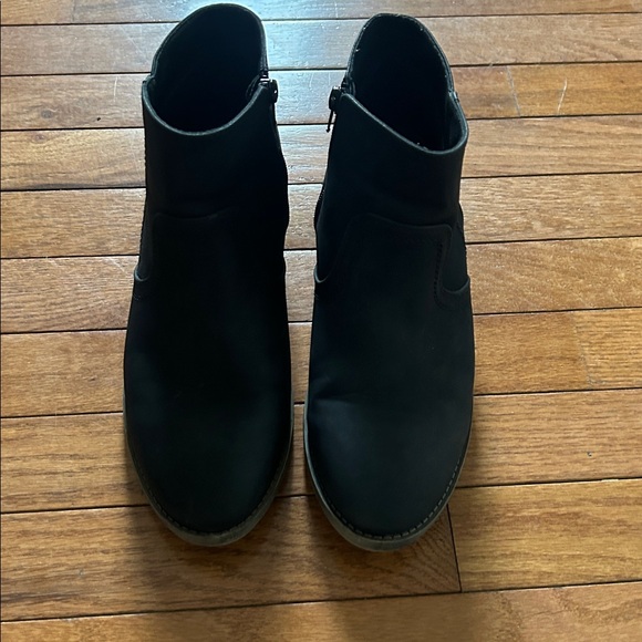 Black Women's Ankle Boots - Sleek Zip-Entry Design - Picture 2 of 2